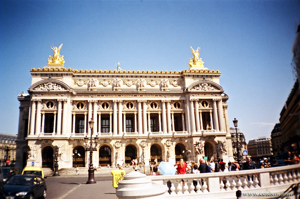 Париж: фасад Гранд-Опера.